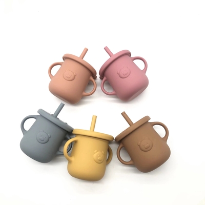 2023 ออกแบบใหม่ BPA Free Baby Bear Shaped Cute Baby Training ถ้วยหัดดื่มซิลิโคนเด็กวัยหัดเดิน
