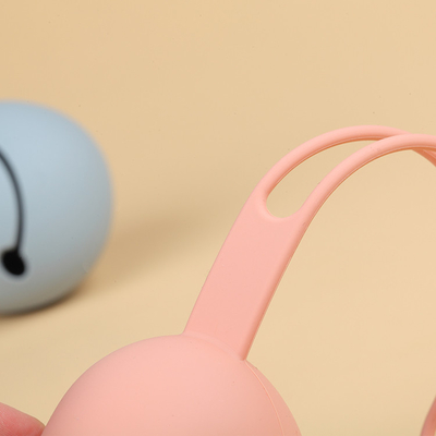 เคสซิลิโคน Dummy Holder พิมพ์แบบกำหนดเองสีสันสดใส ปลอดสารพทาเลต Infant Nipple Clip