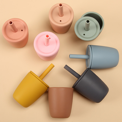 ถ้วยฟางซิลิโคนฝึกหัดเด็กปลอดสาร BPA เกรดอาหารพร้อมฝาปิด Sippy